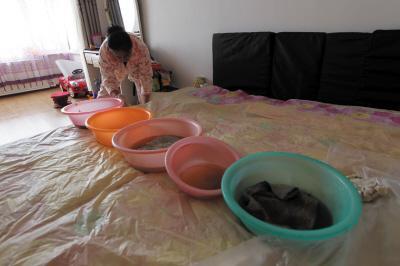 麻阳楼上漏水，住户失联，小区没物管，业主维权难！律师来支招……